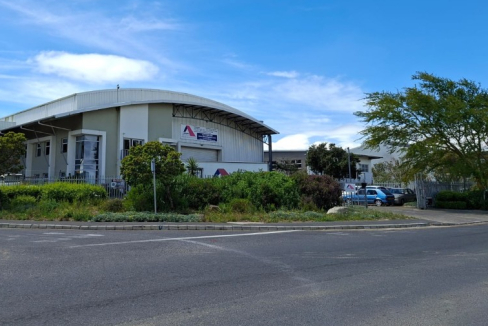 1700m² Warehouse For Rent in Airport City Airport Industria